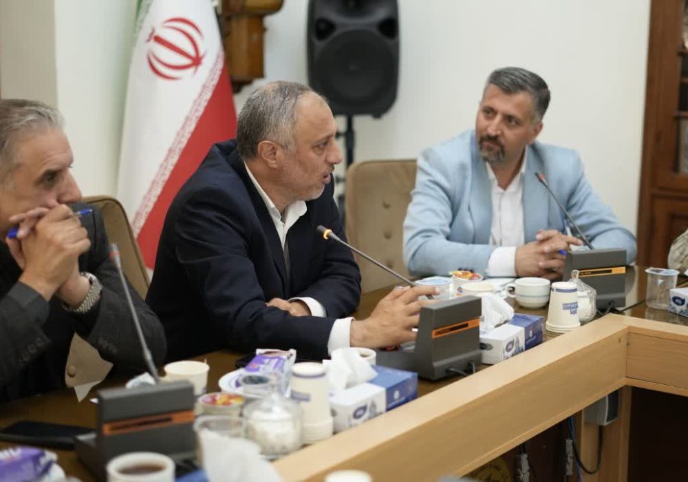 از پوستر سومین همایش تجلیل از پیشگامان رونق تولید رونمایی شد