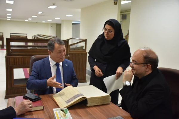 کتابخانه مرکزی تبریز، بستری ارزشمند برای گسترش دیپلماسی فرهنگی میان ایران و قزاقستان است