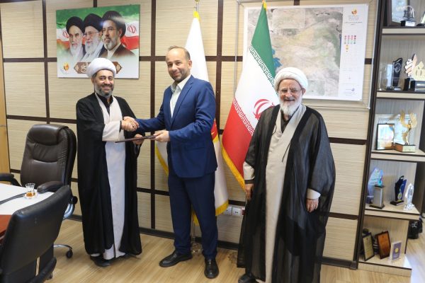 میان ستاد اقامه نماز استان و شرکت «برق منطقه‌ای آذربایجان» امضا شد.  ‌
