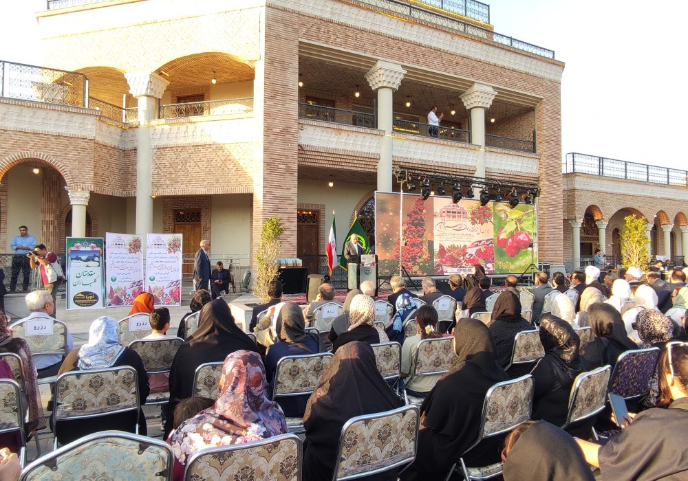 گزارش تصویری /با حضور استاندار آذربایجان شرقی در جشنواره زغال‌اخته و سماق ارسباران در عمارت کلاه فرهنگی باغشمال تبریز برگزار شد