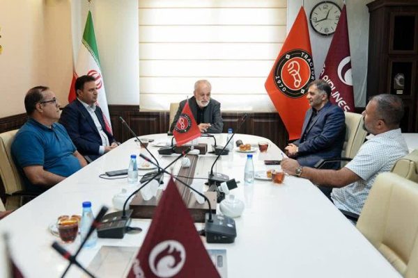جلسه هیات مدیره باشگاه تراکتور با حضور اعضا و مدیرعامل این باشگاه برگزار شد و مهم‌ترین برنامه‌ها در حوزه‌های مختلف مورد بررسی قرار گرفت
